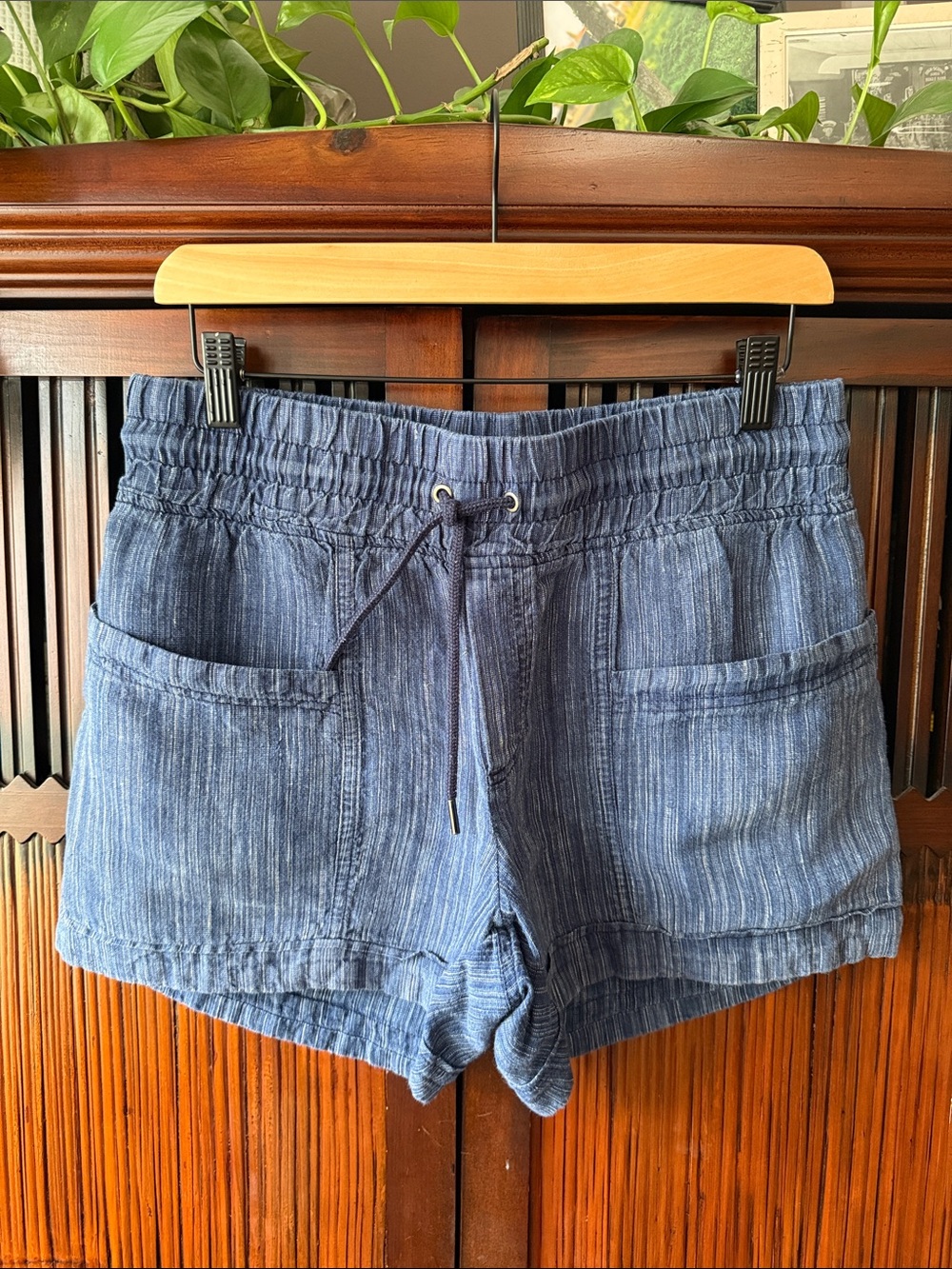 Athleta Blue 100% Linen Shorts